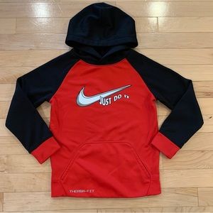 Nike therma-fit little boys size 6 red black hooded sweatshirt athletic hoodie
